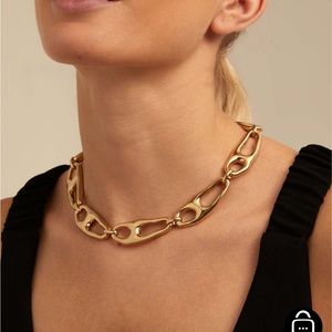 Connected. NECKLESS ❤️ UNOde50 ORIGINAL